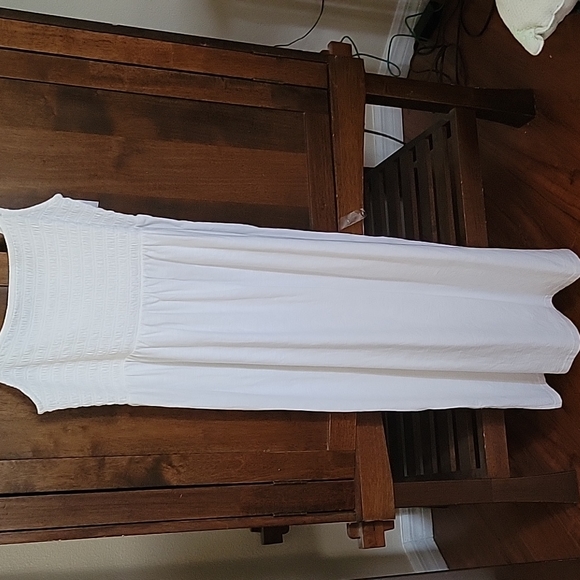 Dress - Picture 1 of 3